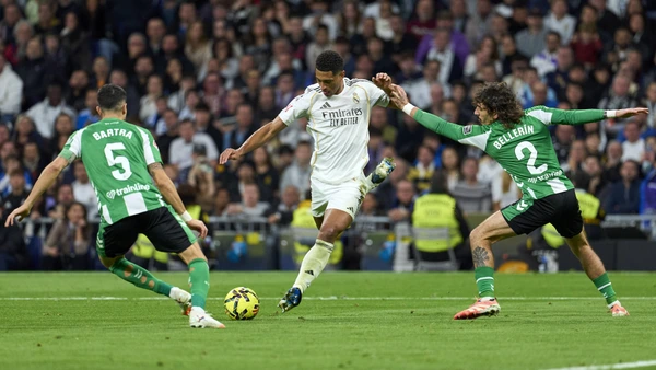 Jude Bellingham of Real Madrid CF battles for the ball with Hector Bellerin of Real Betis Balompie during the La Liga EA match between Real Madrid CF and Real Betis Balompie at Bernabeu stadium on January 4th, 2026.