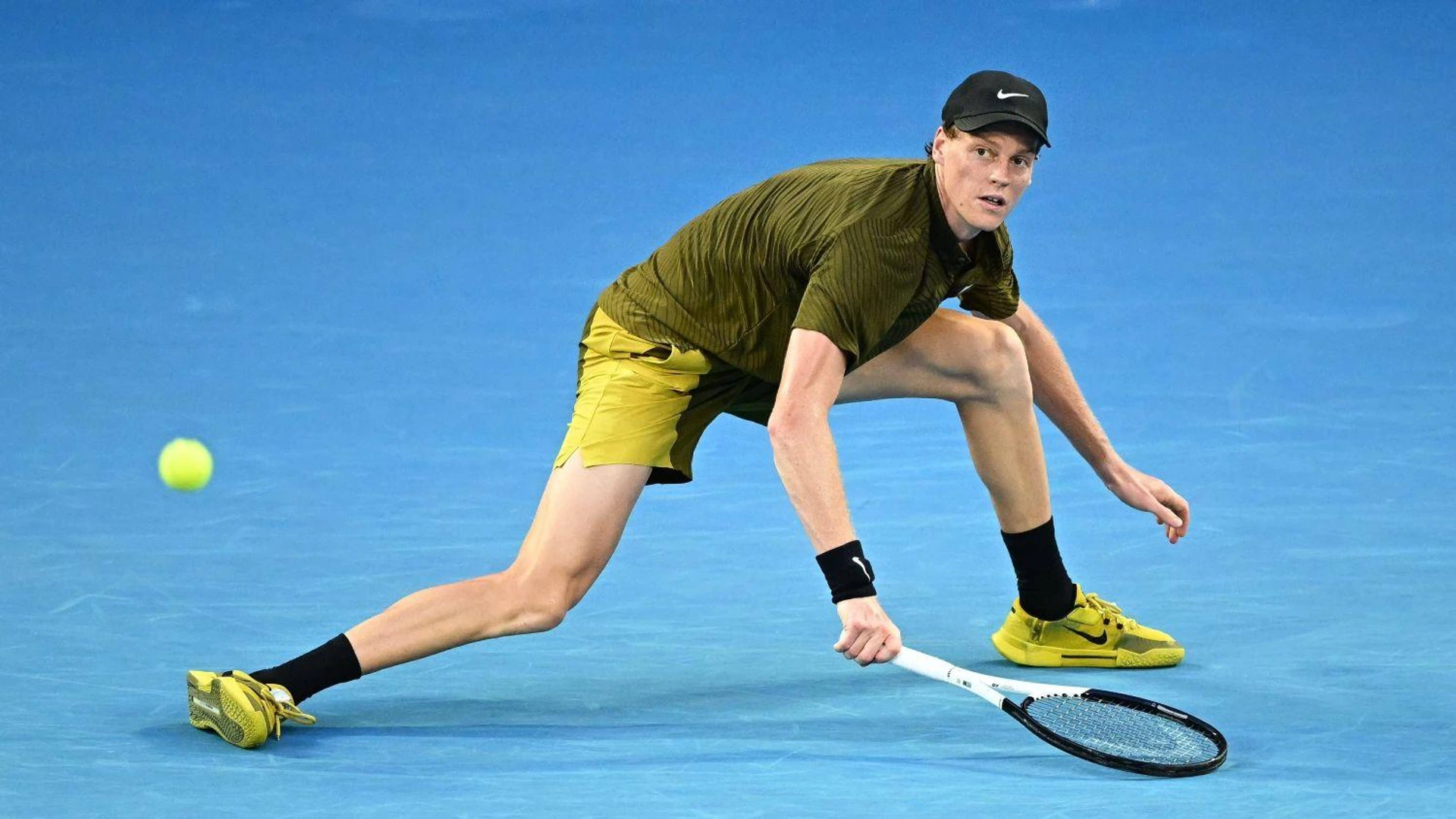 🎾ТЕНИС: Трисетова победа за Синер срещу Дъкуърт