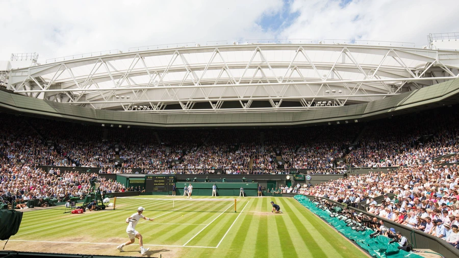 TENNIS: Sul cuore verde di Wimbledon respira la storia
